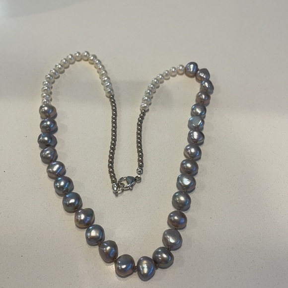 Sundance Catalog Gray & White Freshwater Pearls Hand Knotted Nk-NEW - Picture 2 of 8